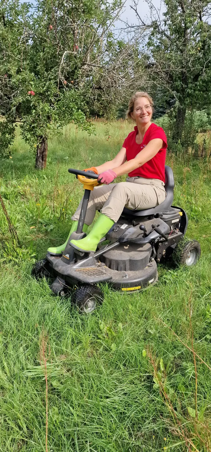 Daniela Maul auf einem Feld